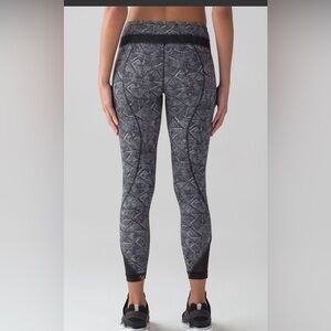 Lululemon Inspire Tight 
Formation Alpine White Black / Black size 10